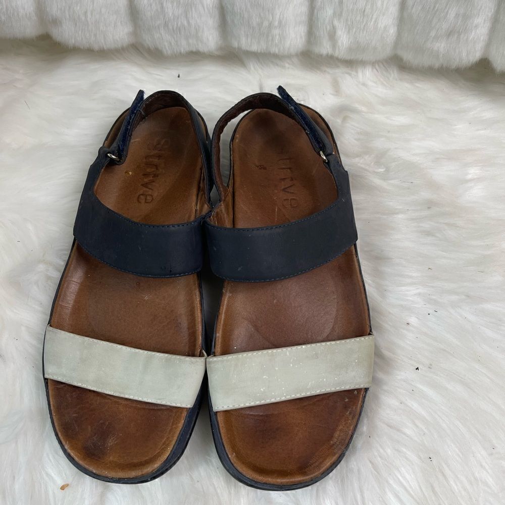 Strive Oahu leather Navy blue and beige straps sandals rubber soles size…